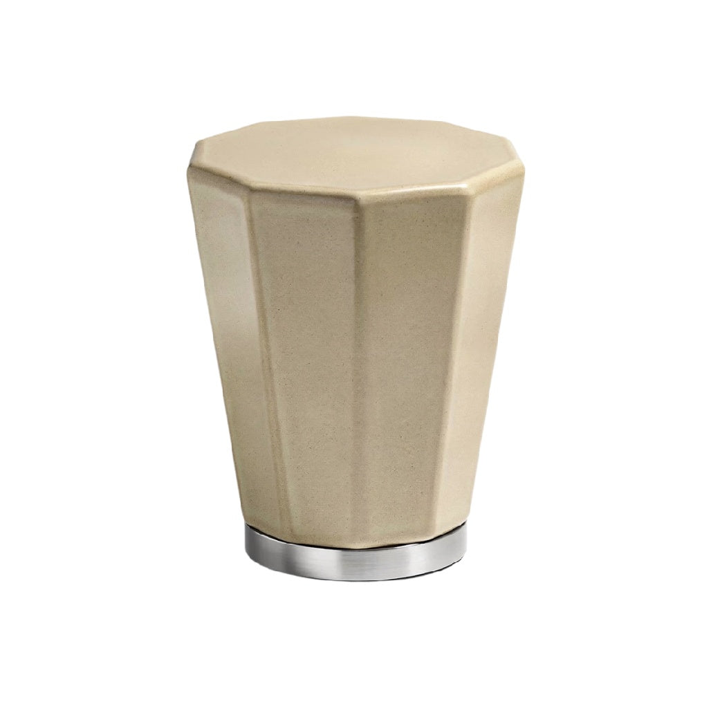 “Moderne octagonale voetenbank met metallic basis”